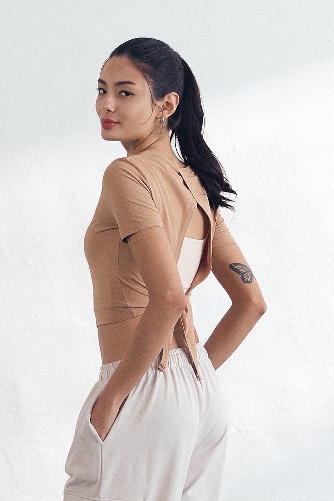 Cielcoco CLWT8102 Sorona Tie Back Cropped Short Sleeve Sand Women Workout Top T-Shirt _ Sand _ Made In Korea
