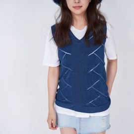 [Spring Bom] Skashi Punching Knitted Vest_ Made in KOREA
