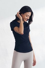 Cielcoco CLWT8100 Askin Fresh Short Sleeve Women Cooling Slim Fit Activewear Workout Top T-Shirt _ Black _ Made In Korea