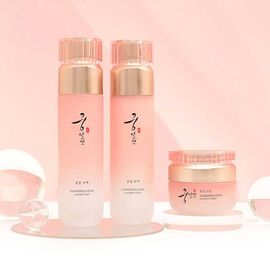 COREANA Gungseolyeon Yoonseol 3-Piece Skincare Set _A Premium Anti-Aging Care Combining the Wisdom of Herbal Tradition and the Power of Science — Made in Korea