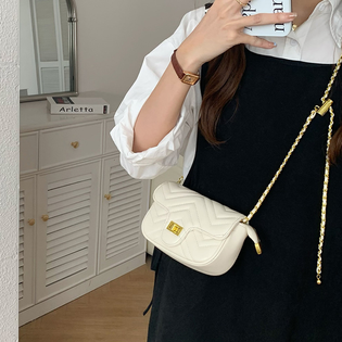 ★BBYB★送料込み★韓国★FOFO Padding Chain Cross Bag + Charm ☆関税込☆BBYB☆FOFO Padding Chain Cross Bag + Charm☆ (BBYB